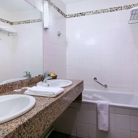 Western Le Guilhem 3*